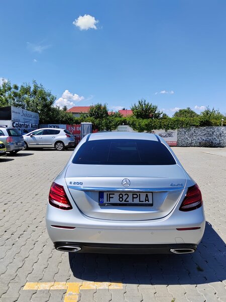 Mercedes-Benz E 200