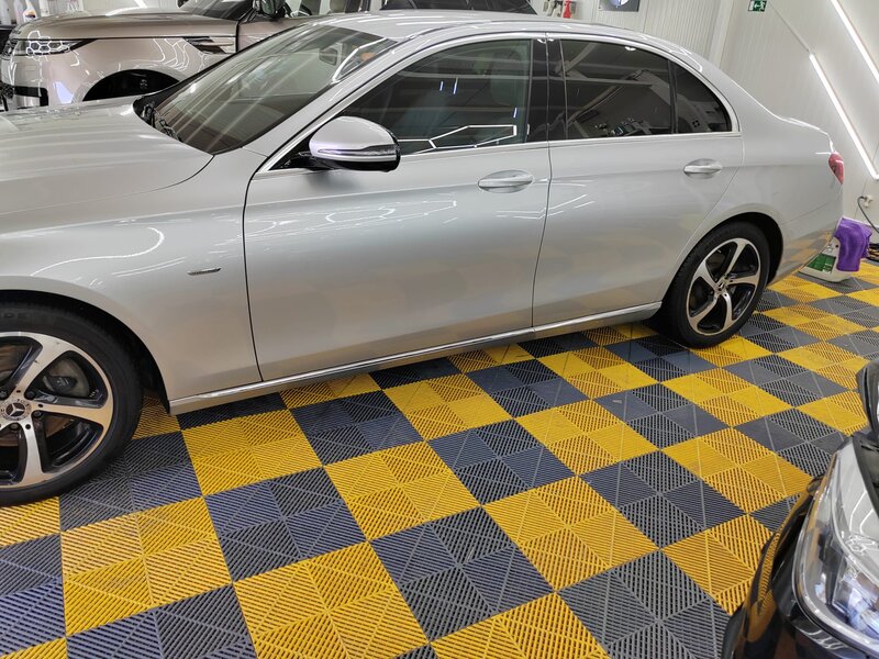 Mercedes-Benz E 200